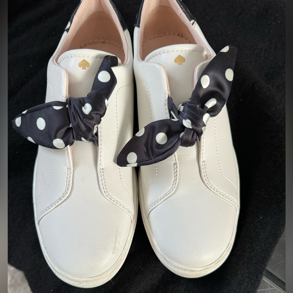 Kate Spade East End Ties leather sneakers w. Polka dot and bow sz 8